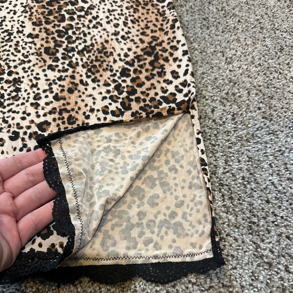 BOUTIQUE Size M Leopard Cheetah Stretchy Silky Slip Black Lace Pinup - Picture 3 of 7
